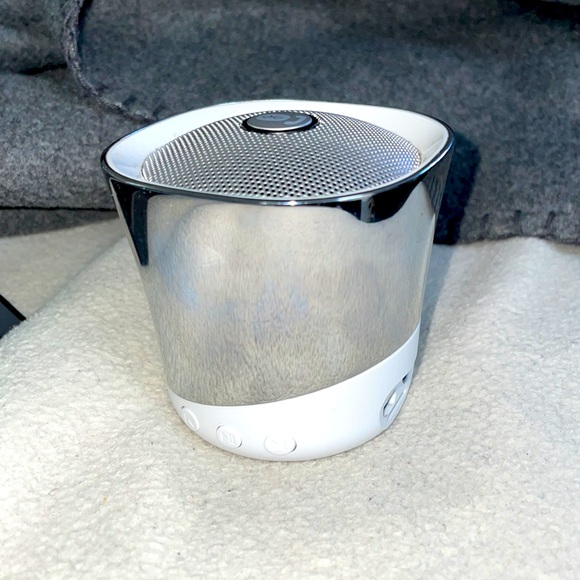 Creative Portable Speaker - Picture 2 of 4